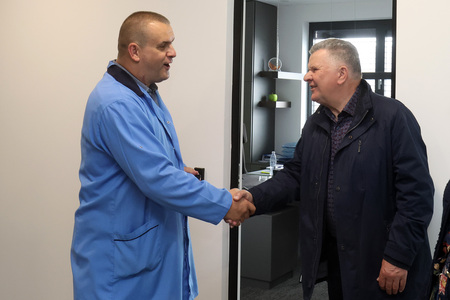 AED NOVA LOKACIJA IN OGLED PROIZVODNJE V PCB ON TIME PODSKRAJNIK 26 FOTO LJUBO VUKELIČ